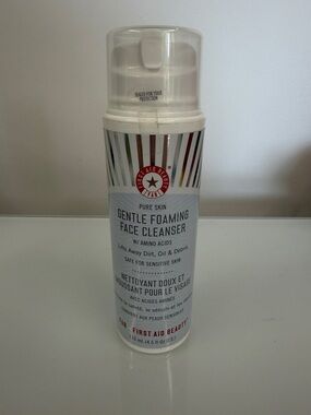 First Aid Beauty Pure Skin Gentle Foaming Face Cleanser New